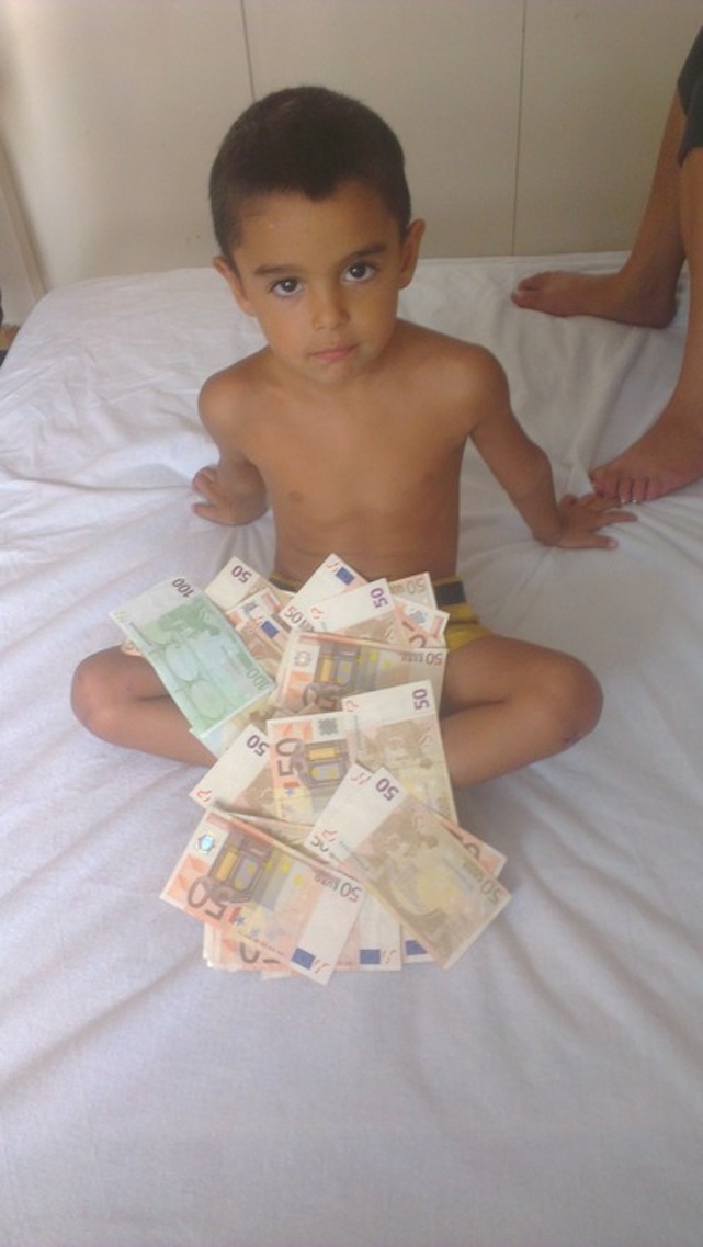 Elképesztően vicces közvetítés egy román cigány család életéről