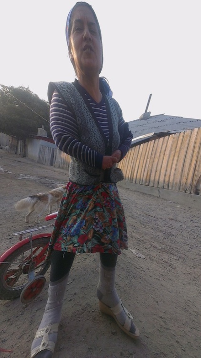 Illustration for article titled Elképesztően vicces közvetítés egy román cigány család életéről