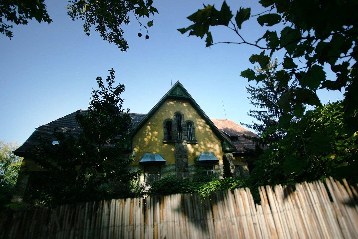 Illustration for article titled Éljen! Kevésbé bűzlik a gázgyár, mint hét éve!