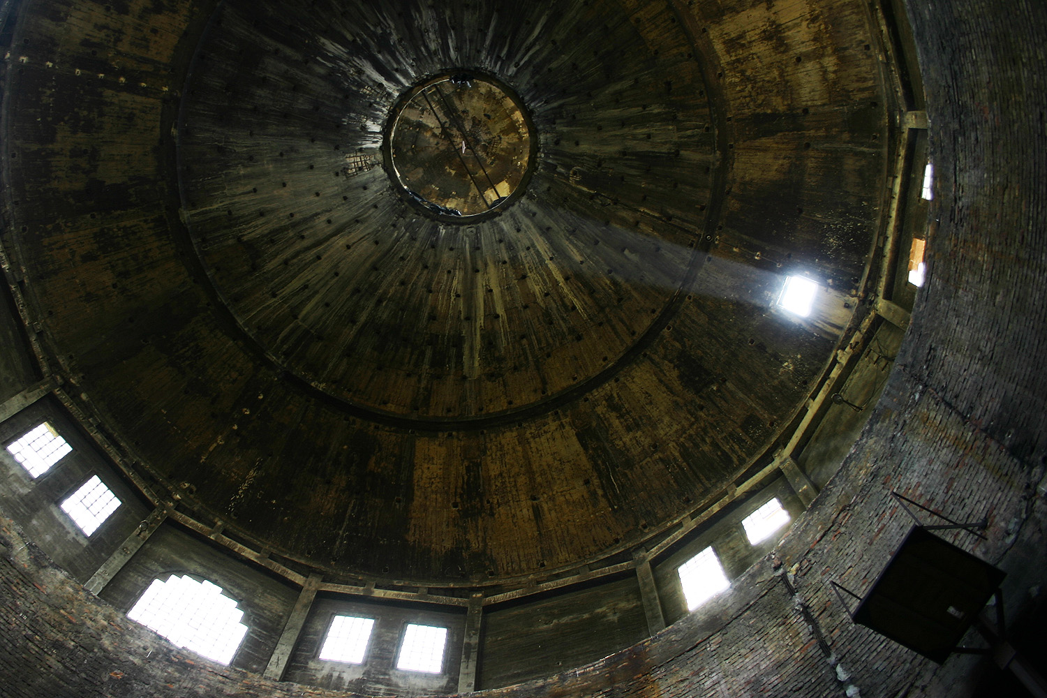 Illustration for article titled Éljen! Kevésbé bűzlik a gázgyár, mint hét éve!