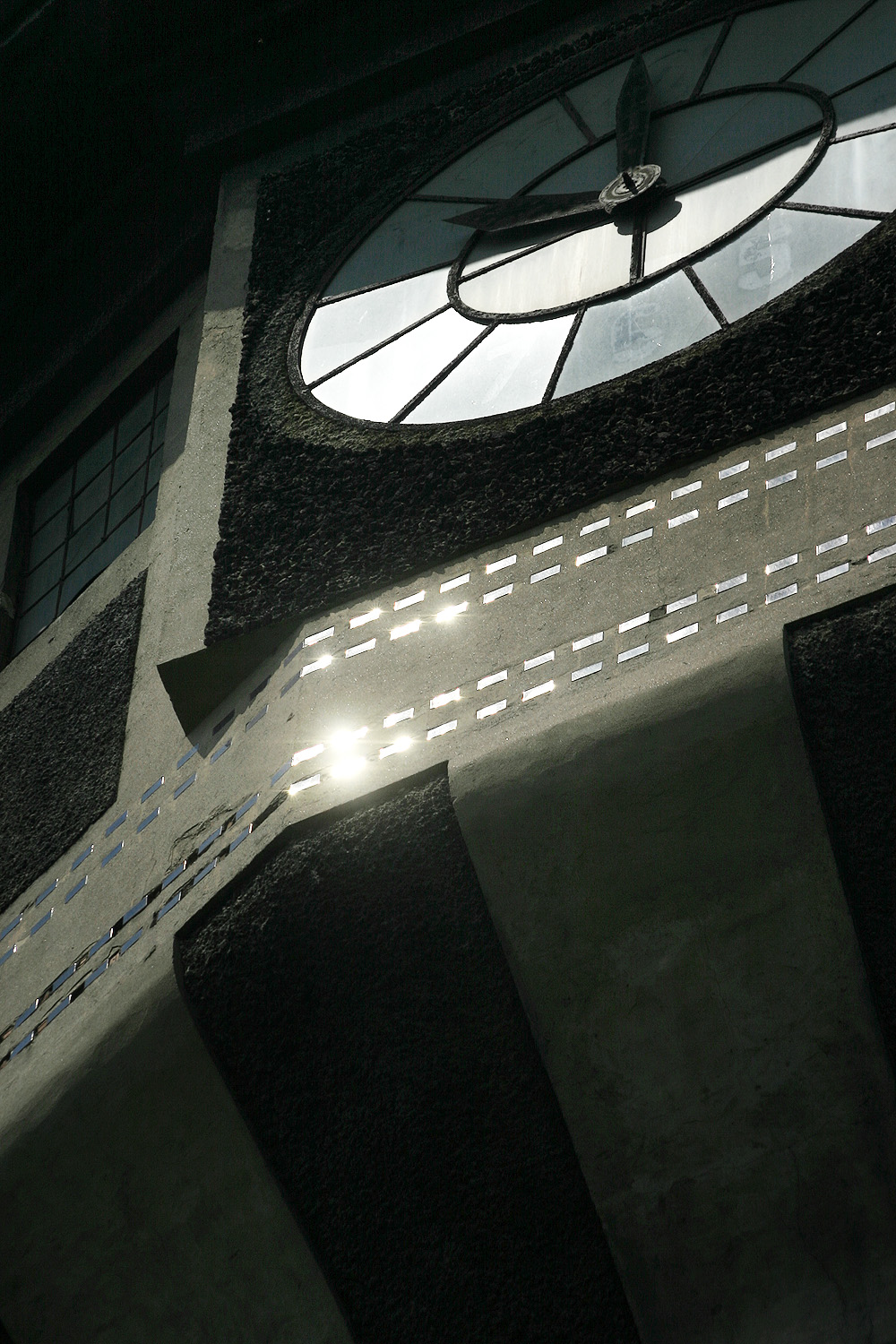 Illustration for article titled Éljen! Kevésbé bűzlik a gázgyár, mint hét éve!