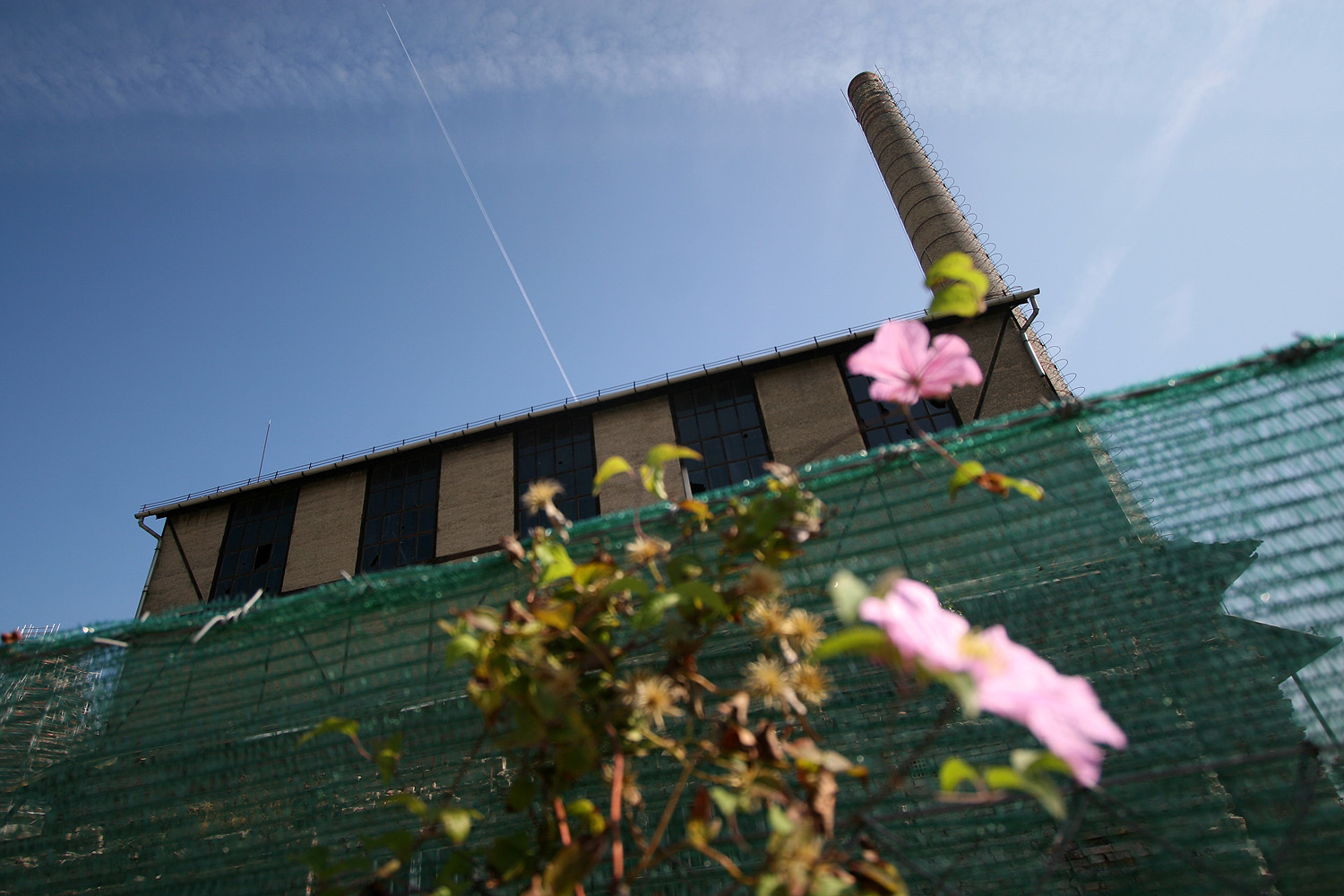 Illustration for article titled Éljen! Kevésbé bűzlik a gázgyár, mint hét éve!