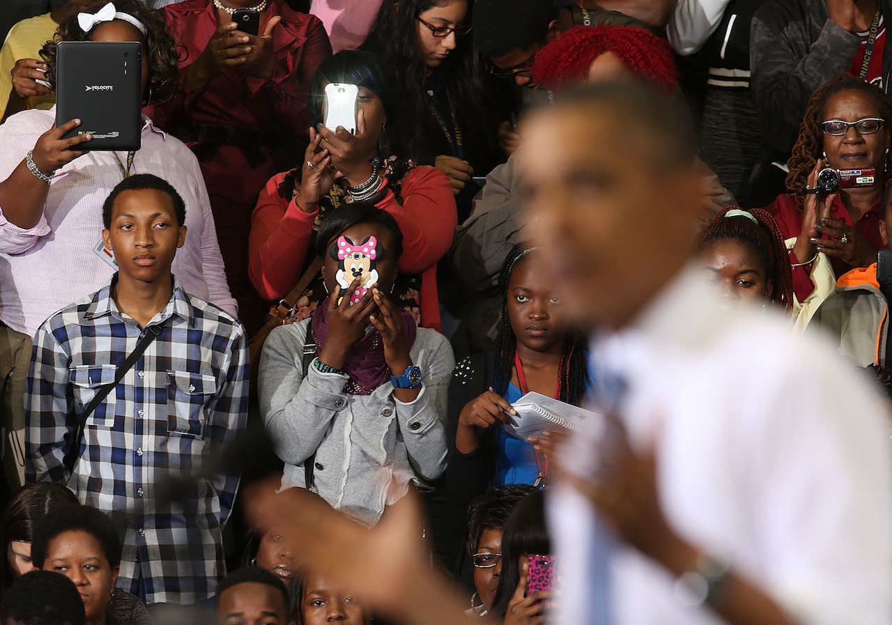 Obama össztűz alatt