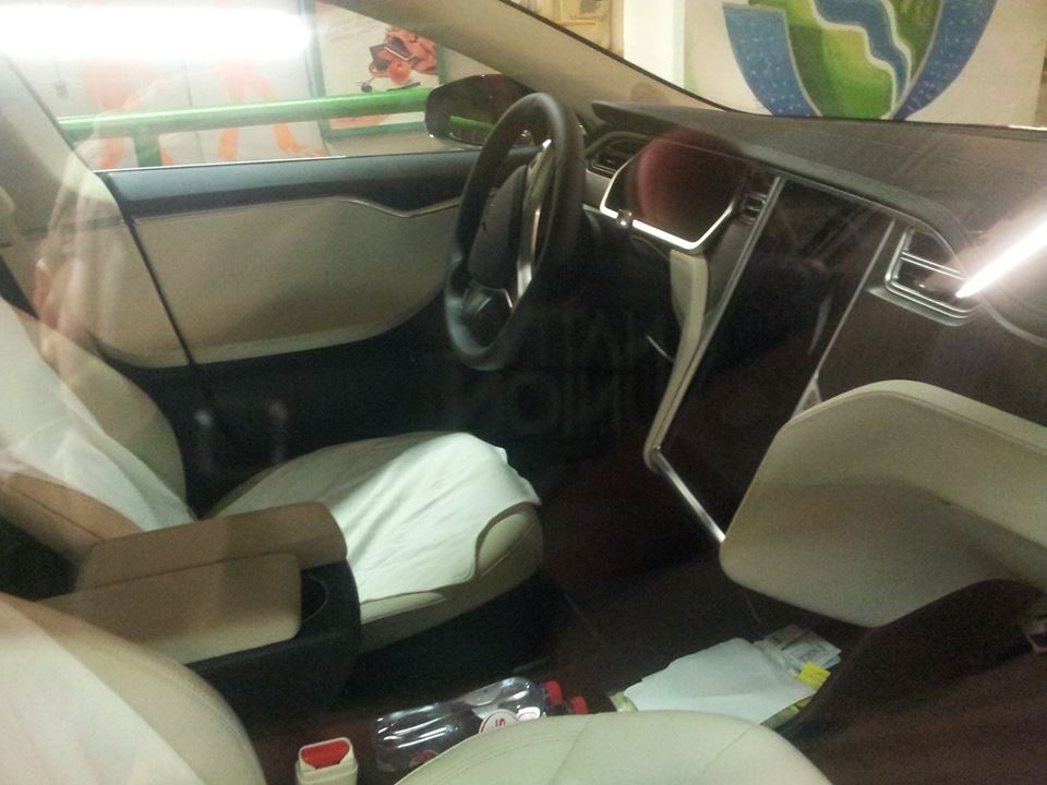 Illustration for article titled Megtaláltuk az első magyart, akinek Tesla Model S sportkocsija van