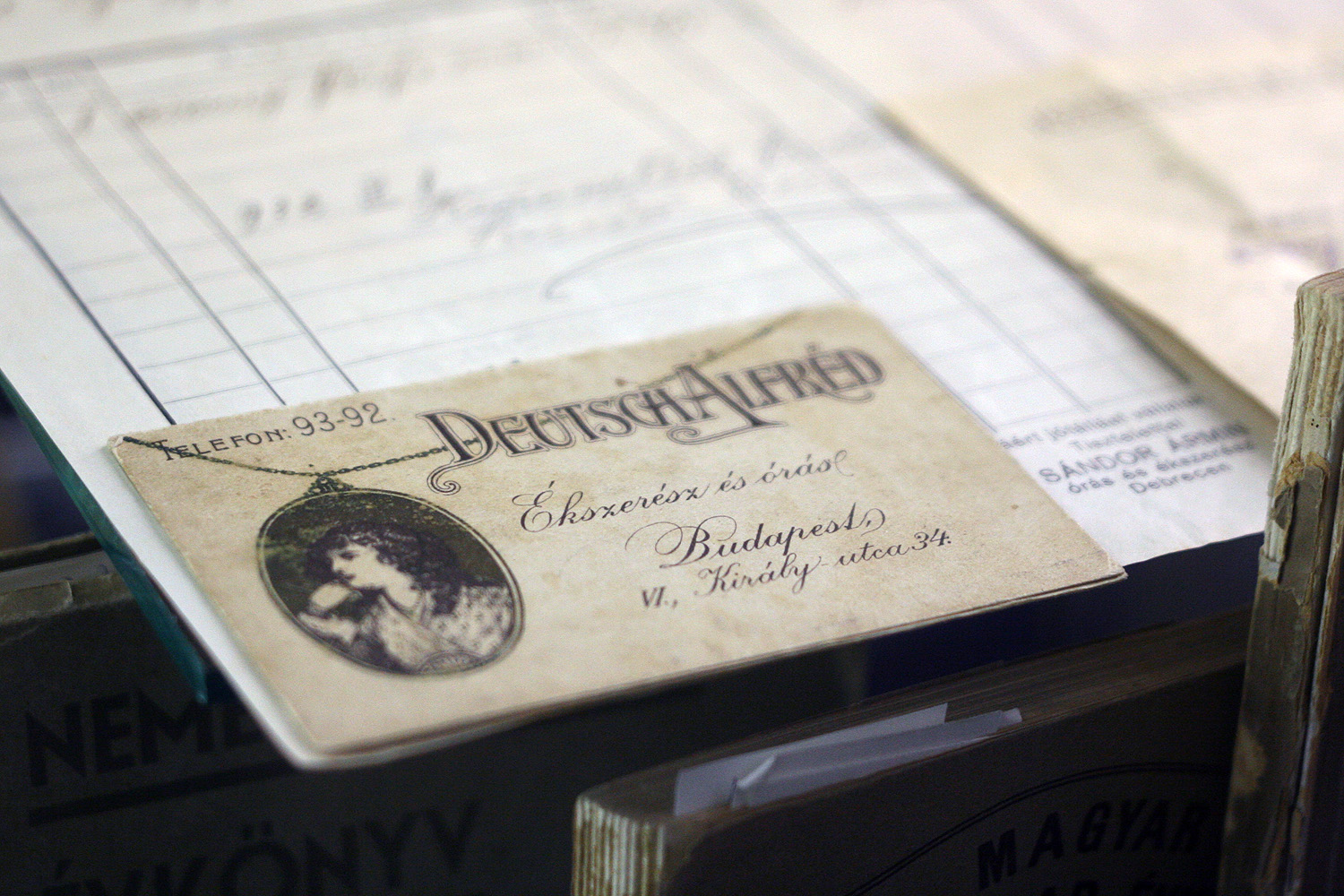 Illustration for article titled A gyűrűbuziknak se minden papsajt