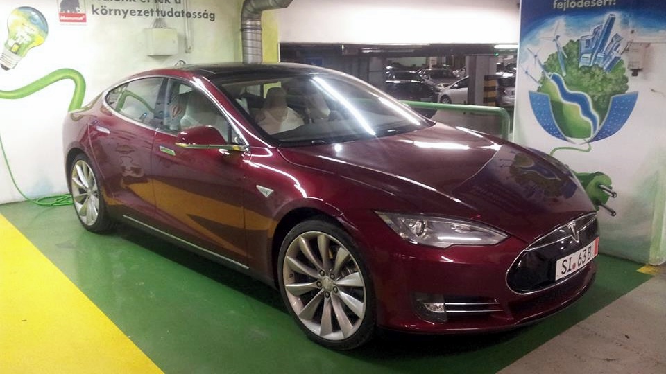 Megtaláltuk az első magyart, akinek Tesla Model S sportkocsija van