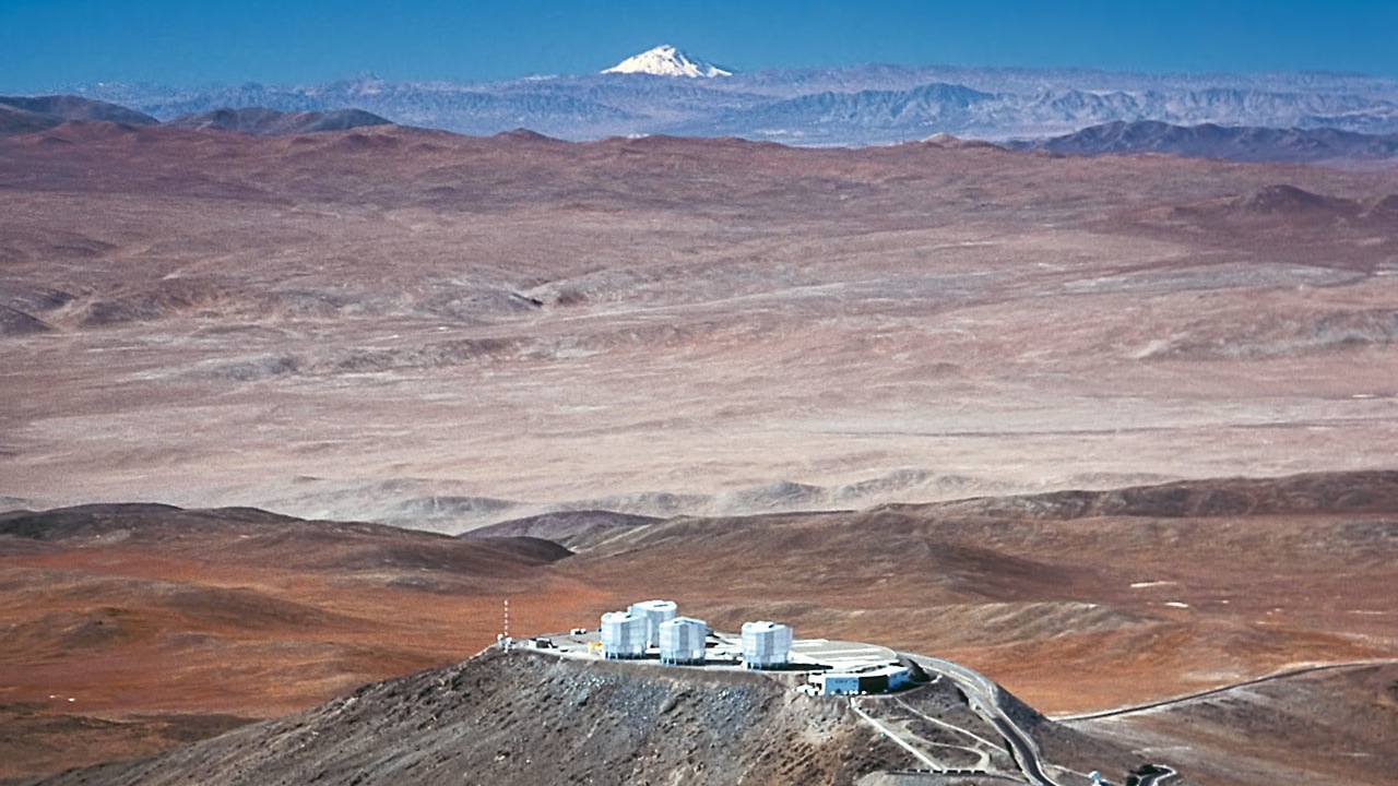 Teleszkóp → 190 km sivatag → vulkán, és ez látszik