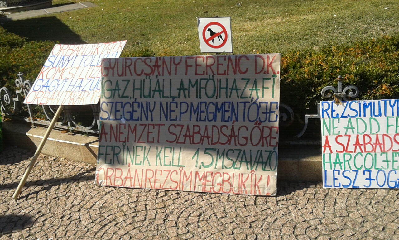 Illustration for article titled Rogán Antal nem felejtünk / Szar Tóni vagy / Nem Szent Antal