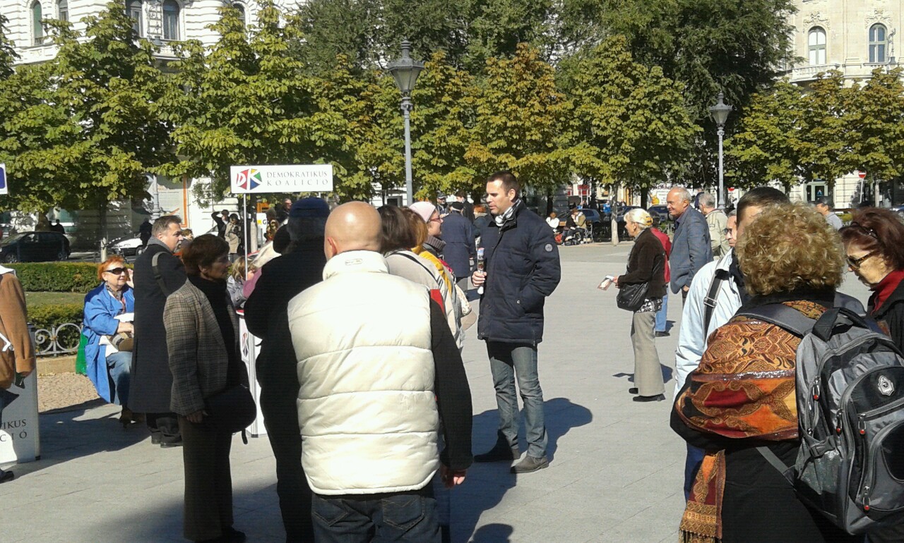 Illustration for article titled Rogán Antal nem felejtünk / Szar Tóni vagy / Nem Szent Antal