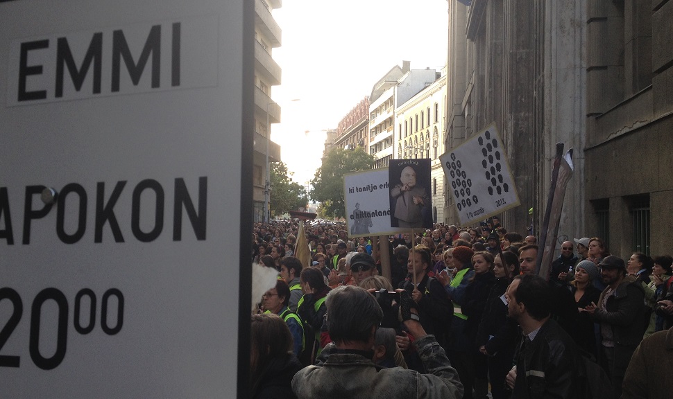 Mini-Orbán és Mécs Imre - a mai tanártüntetés képekben