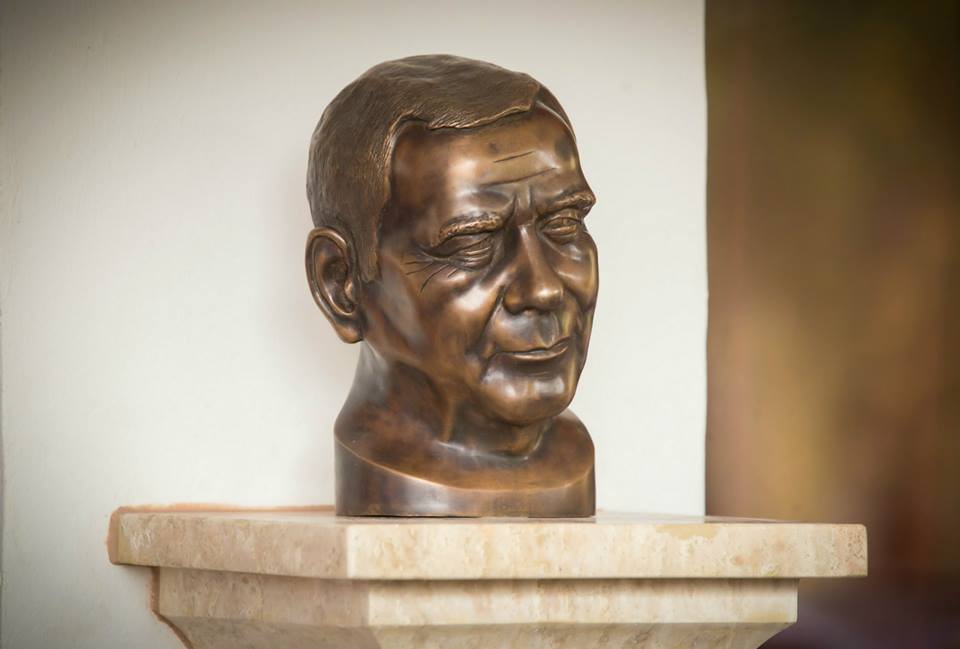 Olyan nincs, hogy egy képet sem teszek ki a Horn Gyula-szoborról