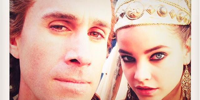 Ez itt Palvin Barbara igéző tekintete