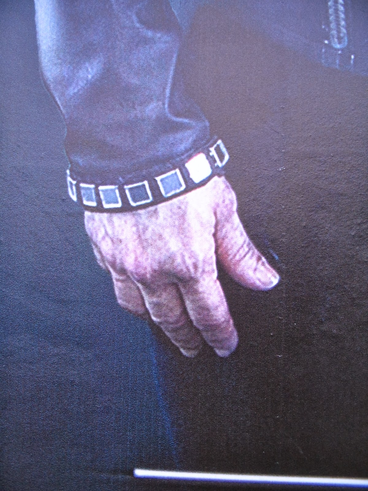 Illustration for article titled A legbrutálisabb női kéz a pesti óriásplakátokon