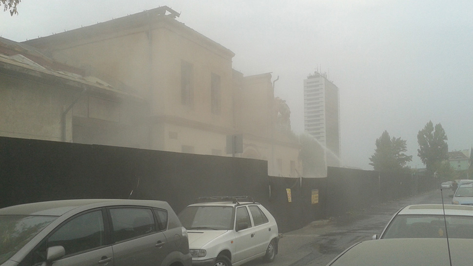 Porban fuldoklik a Nagyvárad tér. Kösz, Ludovika!