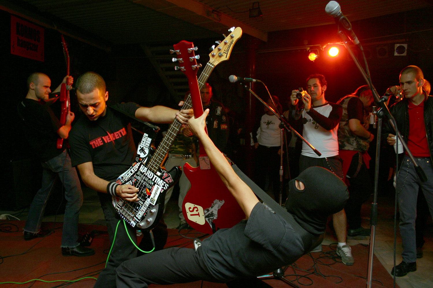 Illustration for article titled Porban fuldoklik a Nagyvárad tér. Kösz, Ludovika!