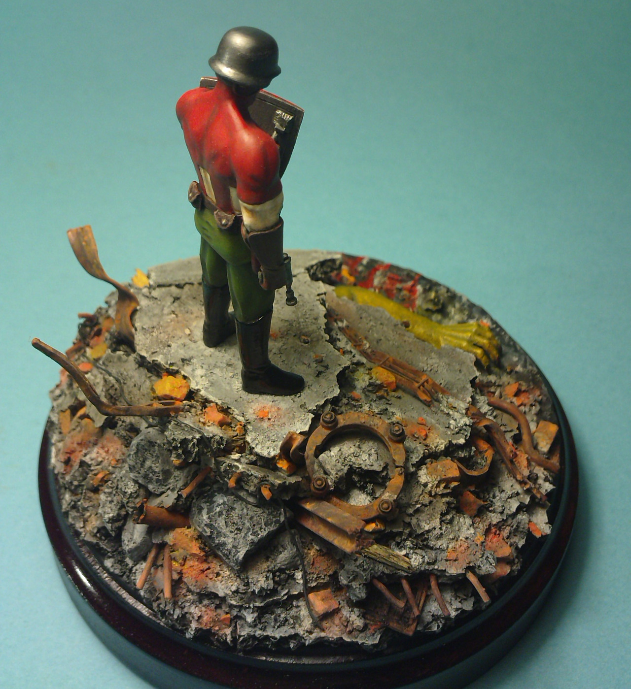 Illustration for article titled Figyelem, figyelem! Hungária Kapitány legyőzte a Rezsidémont!