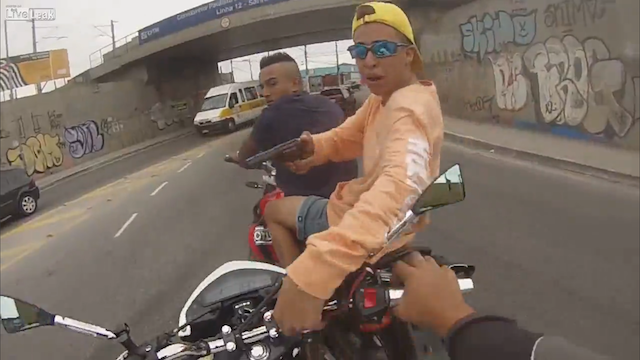 Motort lopott, a rendőr lelőtte - mindent vett az áldozat kamerája