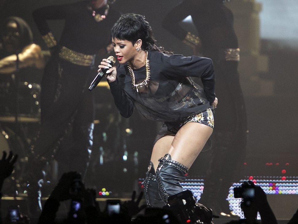 Amerre Rihanna lép, ott lecsuknak valakit