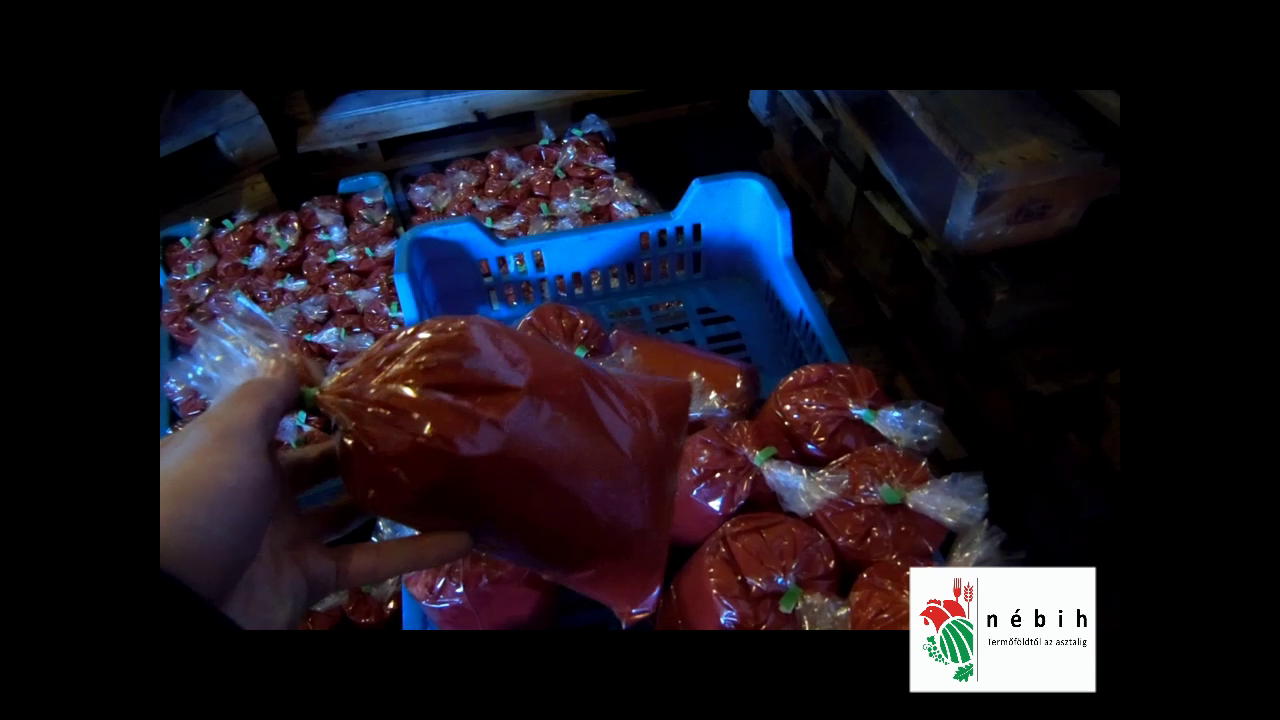 Ez az illegális paprikacsomagoló úgy néz ki mint egy droglabor