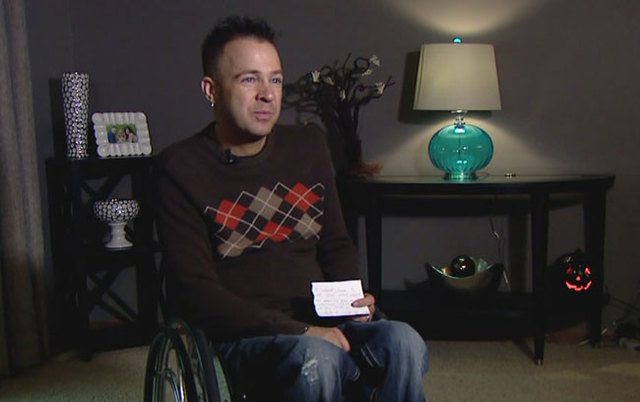 Görény üzenetet kapott a BMW-vel rokkant helyen parkoló kerekesszékes