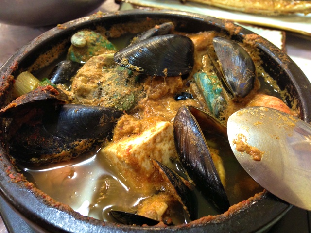 Illustration for article titled A csedzsui halászlé a világ egyik nagy zabálása