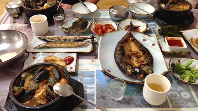 Illustration for article titled A csedzsui halászlé a világ egyik nagy zabálása