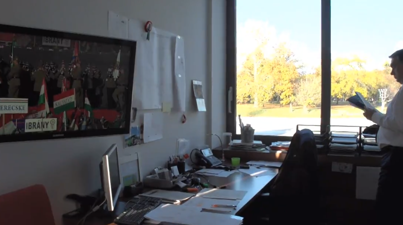 Illustration for article titled Egymillió angyal járult Orbán Viktor színe elé