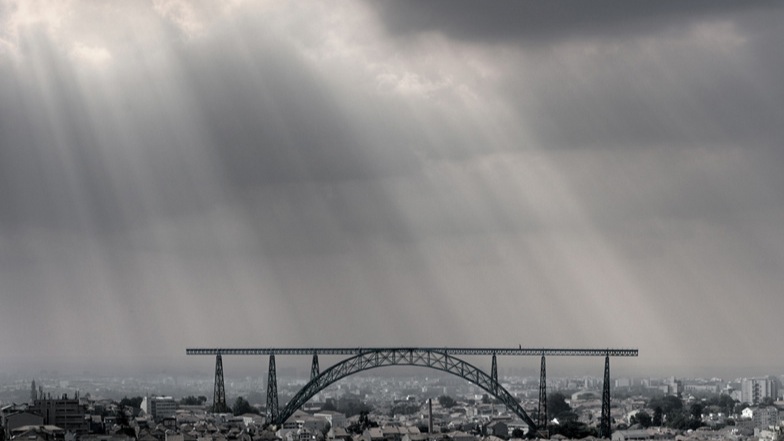 Leszerelnék és a központban újra felállítanák a legendás portói hidat