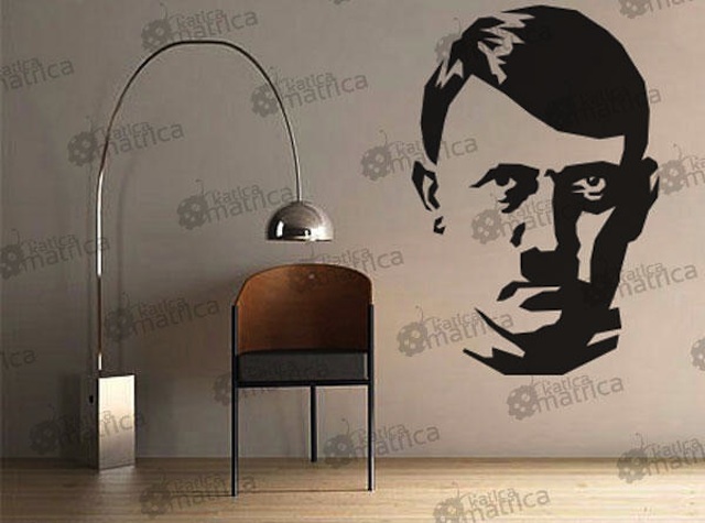 Leszedték a Hitler-matricát a katicamatrica.hu-ról