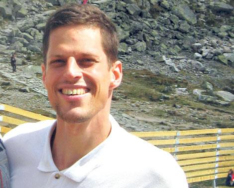 Megtalálták az eltűnt szörfös holttestét