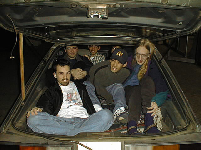 Tökingyen parkolhatsz bárhol, csak tartsd nyitva a csomagtartód!