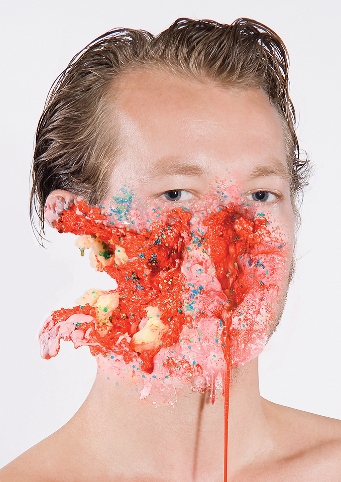 Illustration for article titled Brutális háborús sebesülések tortából és cukorkákból