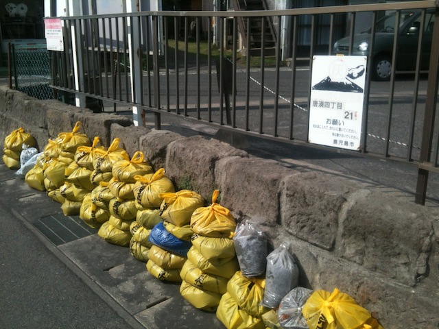 Illustration for article titled Lementem a közértbe és kitört a vulkán