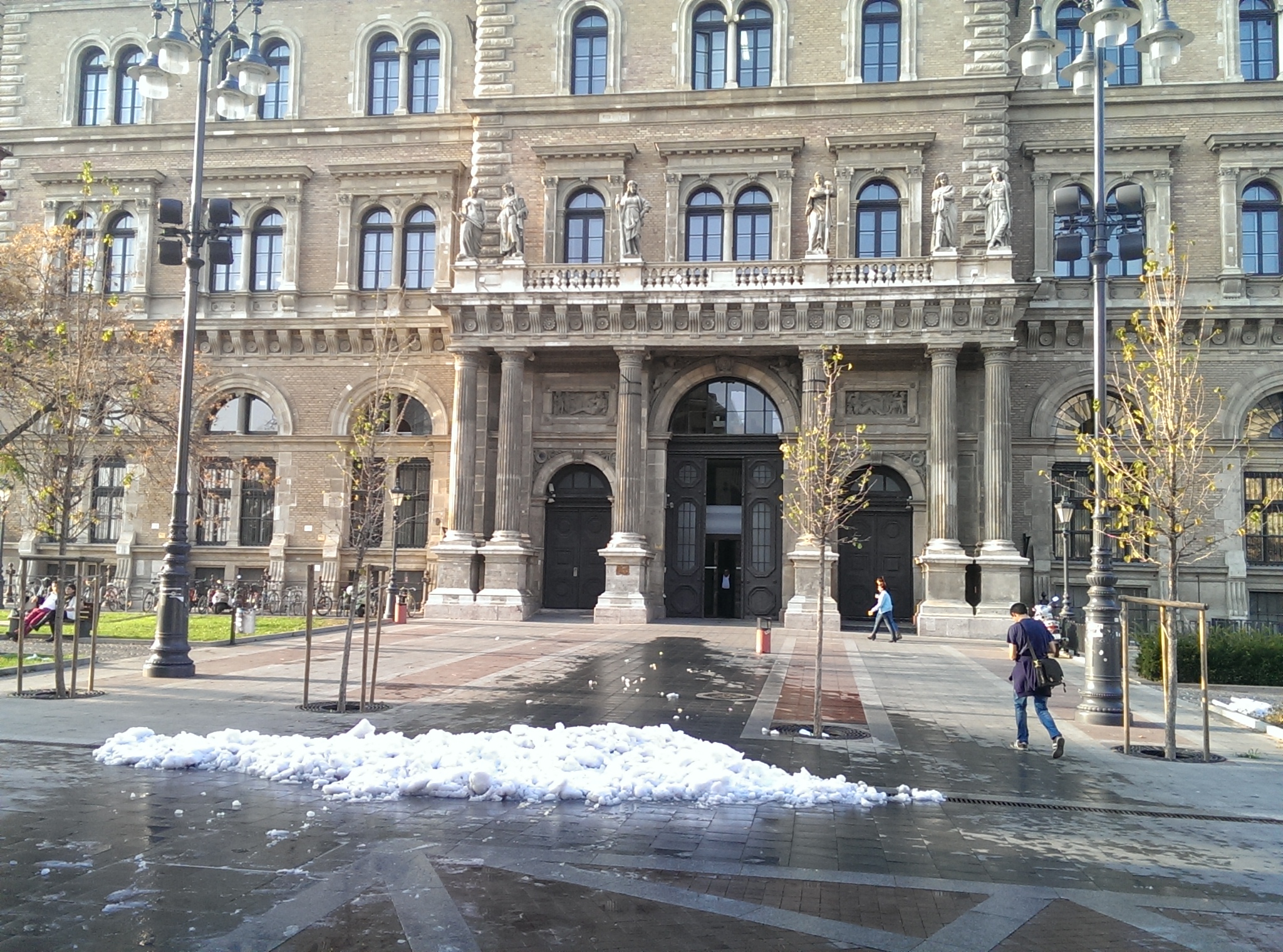 Mit keres egy halom hó a Közgázon?!