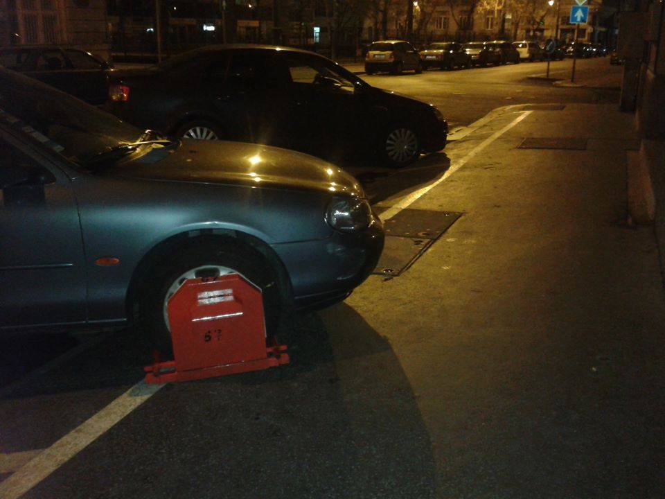 Jól megszívatták Garaczi László írót, mert belógott az orra