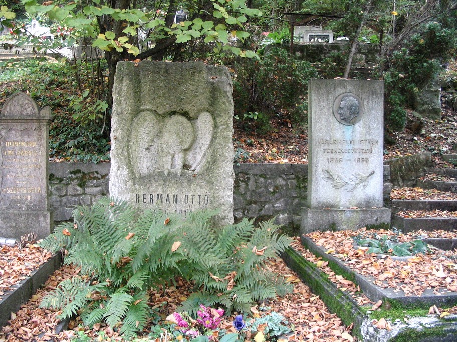 Illustration for article titled Undorító merényletet követett el Herman Ottó sírja ellen egy politikus