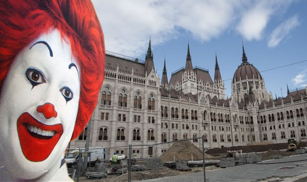 Szentségtörés egy McDonald's a Nemzet Főterén?