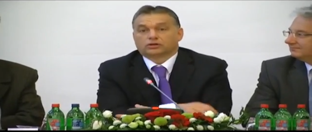 Orbán Viktor irtó fáradt, mára a popófrizurát választotta