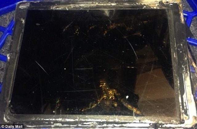 Felrobbant, szikrázott, füstölt a boltban a vadiúj Ipad