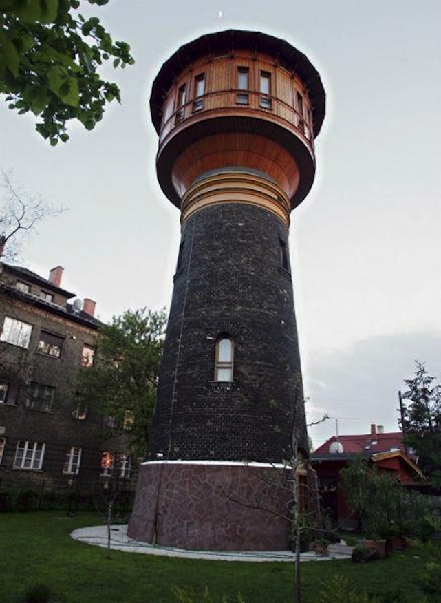 Illustration for article titled Indulhat az ábrándozás, milyen lehet víztoronyban lakni!