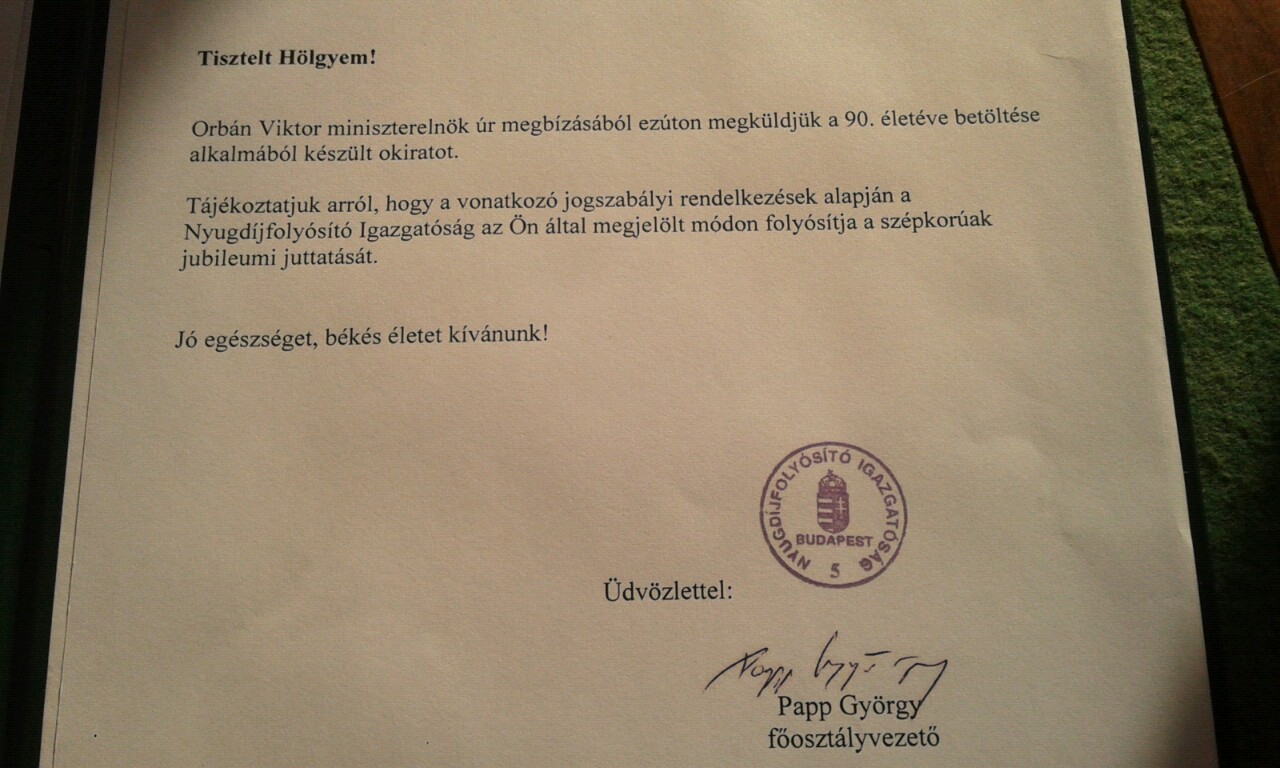 Illustration for article titled Printelt alárással kívánt boldog születésnapot Orbán Viktor