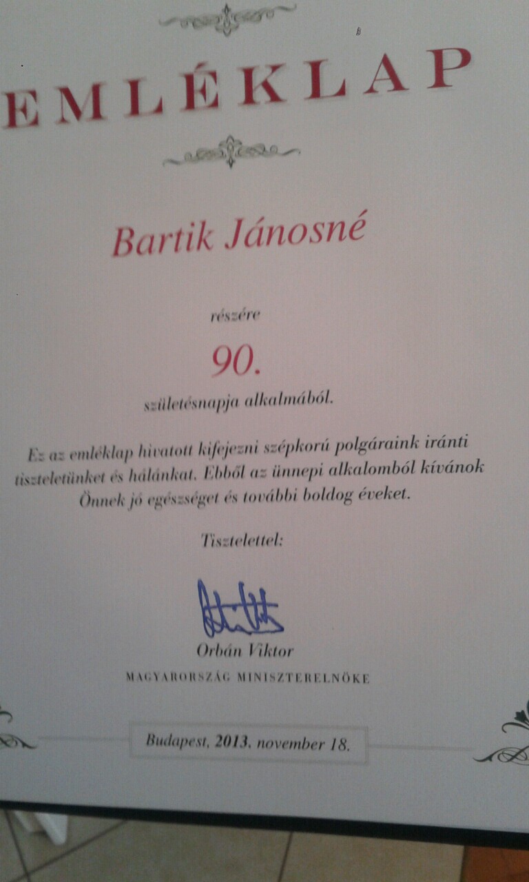 Illustration for article titled Printelt alárással kívánt boldog születésnapot Orbán Viktor