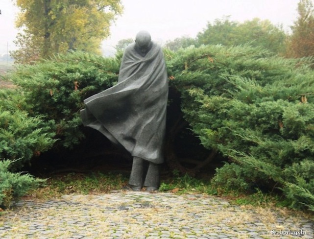 Illustration for article titled Ennyi maradt Radnótiból