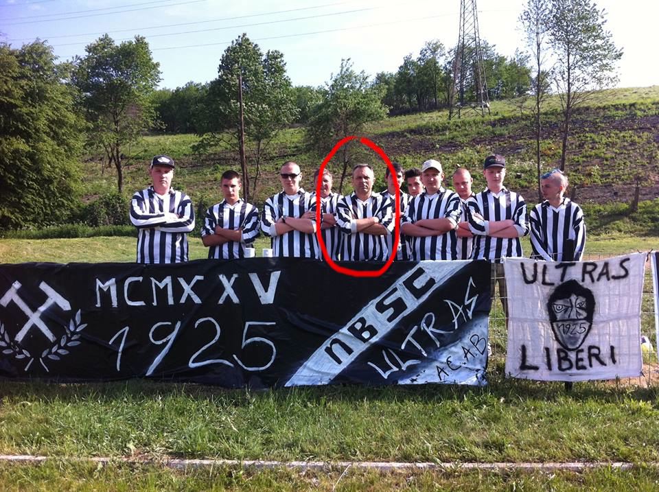 Playstationt ajándékoz a drogos csatárnak, hogy ne anyagozzon többet