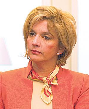 Az év reklámcikke a Lévai Katalint üldöző biszexuális nő sztorija