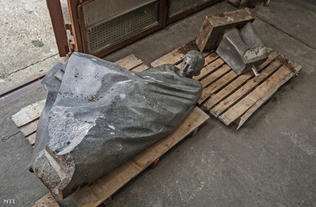 Kumin Ferenc Tumblr-ügyi helyettes államtitkár nagy Cink-olvasó