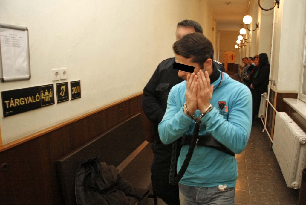 Igazi rendőrviccbe került bele Kálmánka, a pécsi maszturbáló szatír