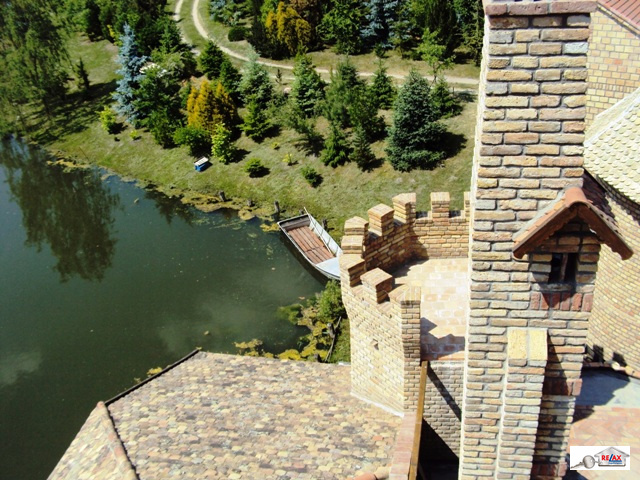 Illustration for article titled Tényleg 165 millióért vehetsz magadnak itthon egy várat?