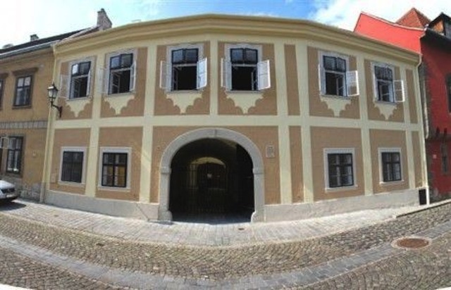 Illustration for article titled Tényleg 165 millióért vehetsz magadnak itthon egy várat?