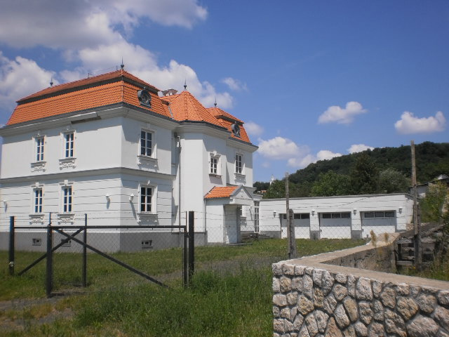 Illustration for article titled Tényleg 165 millióért vehetsz magadnak itthon egy várat?